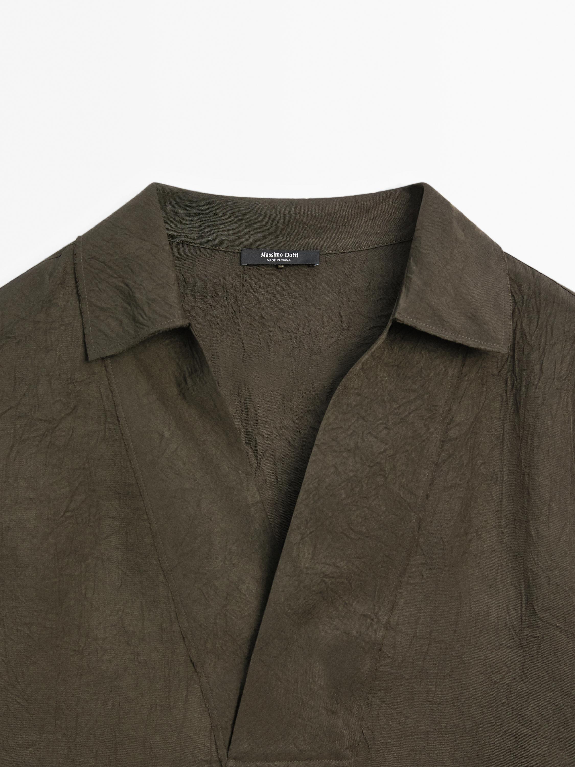 Flowing blouse with polo collar